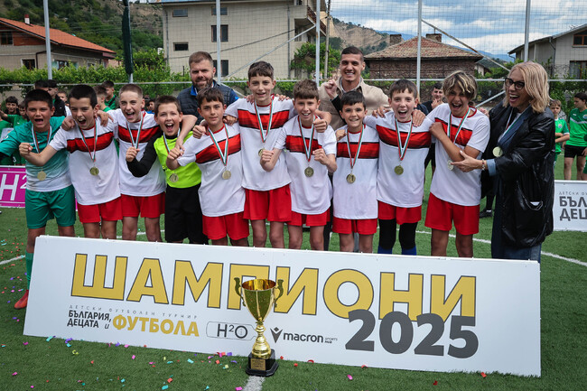  СУ Разлог е първият шампион в турнира "България, децата и футбола"