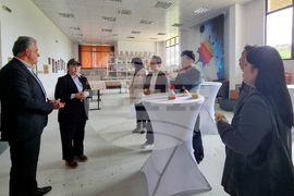 Село Маноле - южнокорейски журналисти - посещение