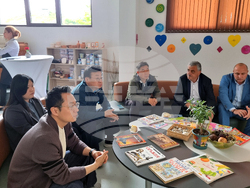 Село Маноле - южнокорейски журналисти - посещение