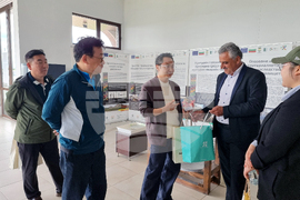 Село Маноле - южнокорейски журналисти - посещение