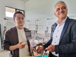 Село Маноле - южнокорейски журналисти - посещение