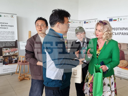 Село Маноле - южнокорейски журналисти - посещение