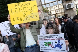 Министерство на здравеопазването - студенти и медицински специалисти - протест