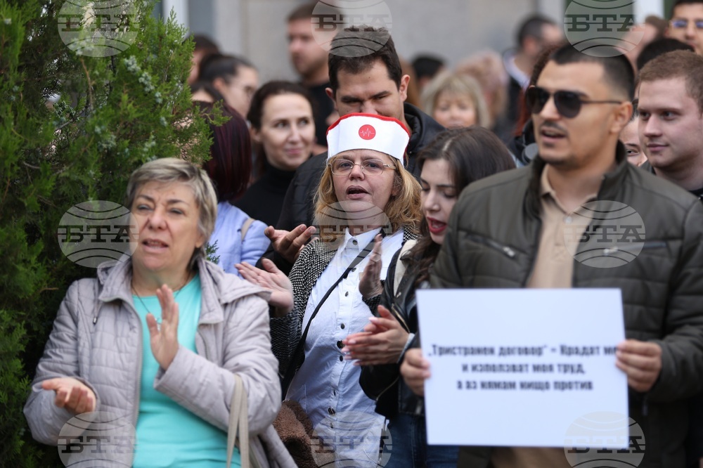 Студенти по медицина, бъдещи лекари и медицински сестри и здравни работници настояха за адекватни условия на труд и достойни възнаграждения на протест в София