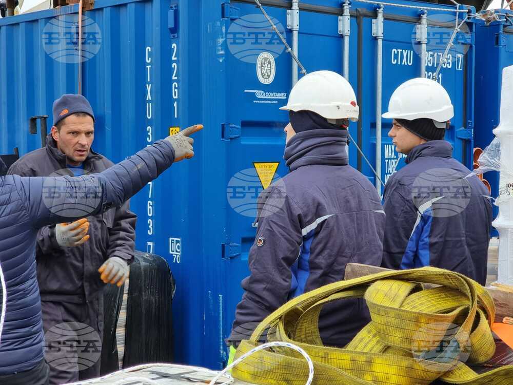 Ден 50 - Антарктида - Завърши първият етап от товаро-разтоварните дейности на о-в Ливингстън