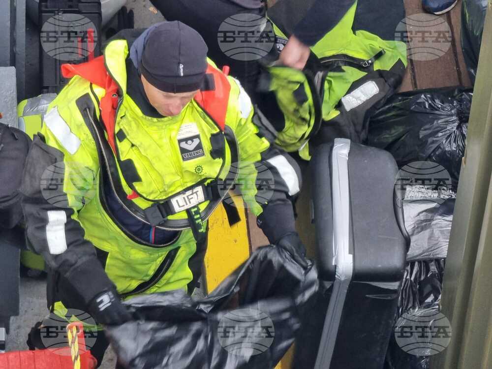 Ден 50 - Антарктида - Завърши първият етап от товаро-разтоварните дейности на о-в Ливингстън