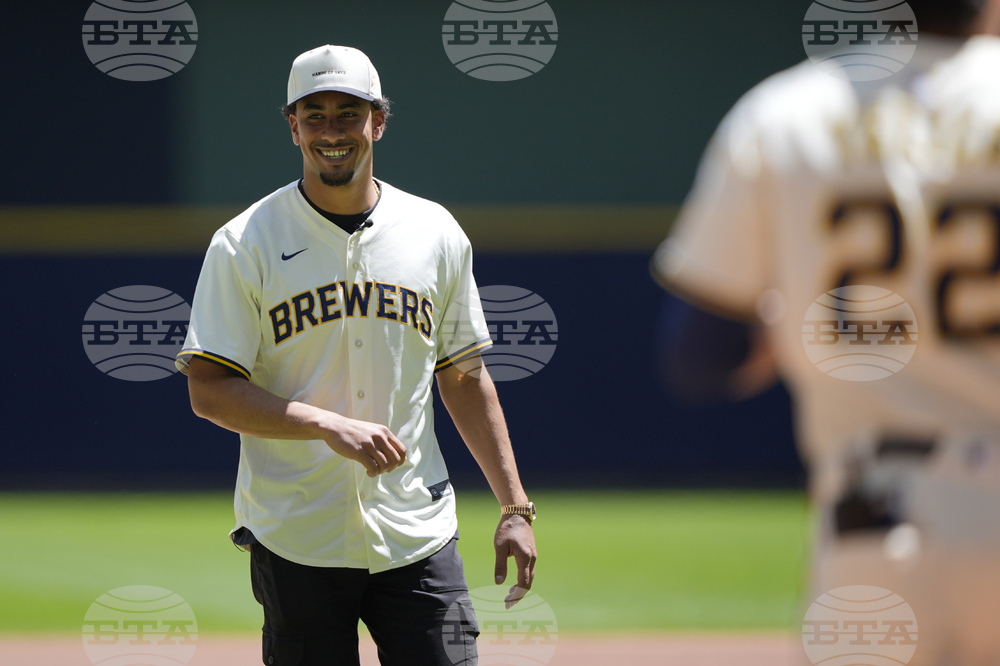 Red Sox Brewers Baseball