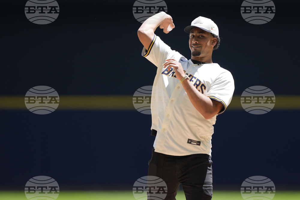 Red Sox Brewers Baseball