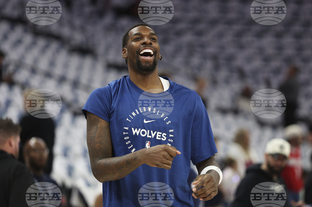 Центърът Наз Рийд ще остане в тима на Минесота