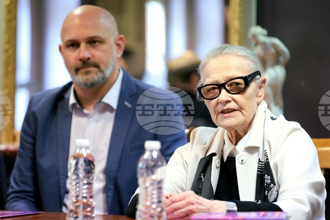 Ще се получи едно огледало на Балканския полуостров, каза Цветана Манева за програмата на „Сцена без граници“