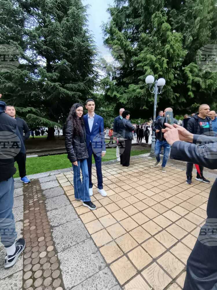Разходите за подготовка за абитуриентски бал в Троян варират между 1500 и 5000 лева
