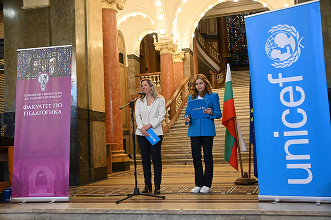 Фотоизложбата "Невинност без граници" беше открита в Софийския университет 