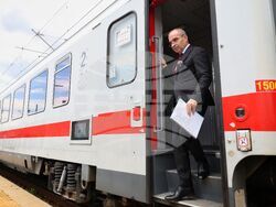 Бургас - влак София-Бургас - Гроздан Караджов - посещение