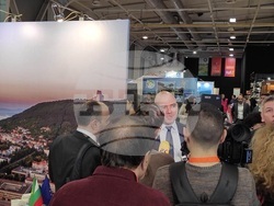 Министърът на туризма Илин Димитров посети по-рано днес щанда на Община Шумен в първия ден на Международното туристическо изложение „Ваканция и Спа експо“