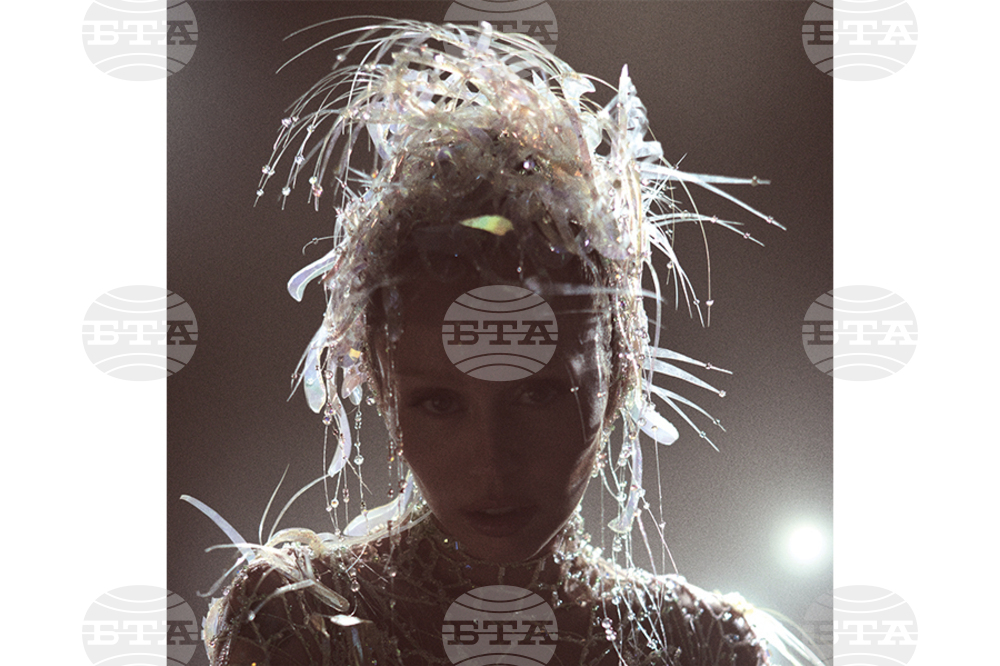 Music Review - Miley Cyrus - 3x2 AP