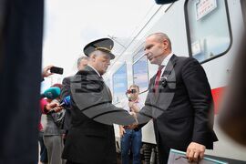 Бургас - влак София-Бургас - Гроздан Караджов - посещение