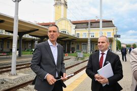 Бургас - влак София-Бургас - Гроздан Караджов - посещение