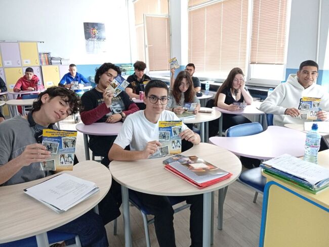 Община Ловеч с превантивна кампания за електрическите тротинетки сред ученици