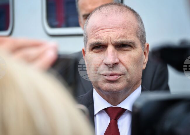 Вицепремиерът Гроздан Караджов ще открие публична дискусия за предстоящата процедура за пътнически услуги с железопътен транспорт