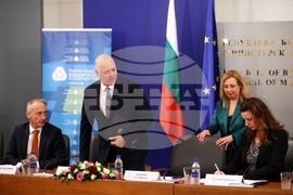 Дискусия на тема „Финансовата грамотност като фактор за инвестиции, доходи и еврозона"