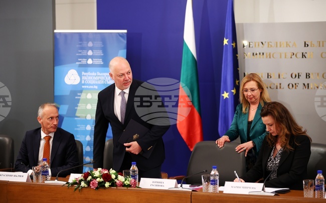 Дискусия на тема „Финансовата грамотност като фактор за инвестиции, доходи и еврозона"