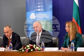 Дискусия на тема „Финансовата грамотност като фактор за инвестиции, доходи и еврозона"