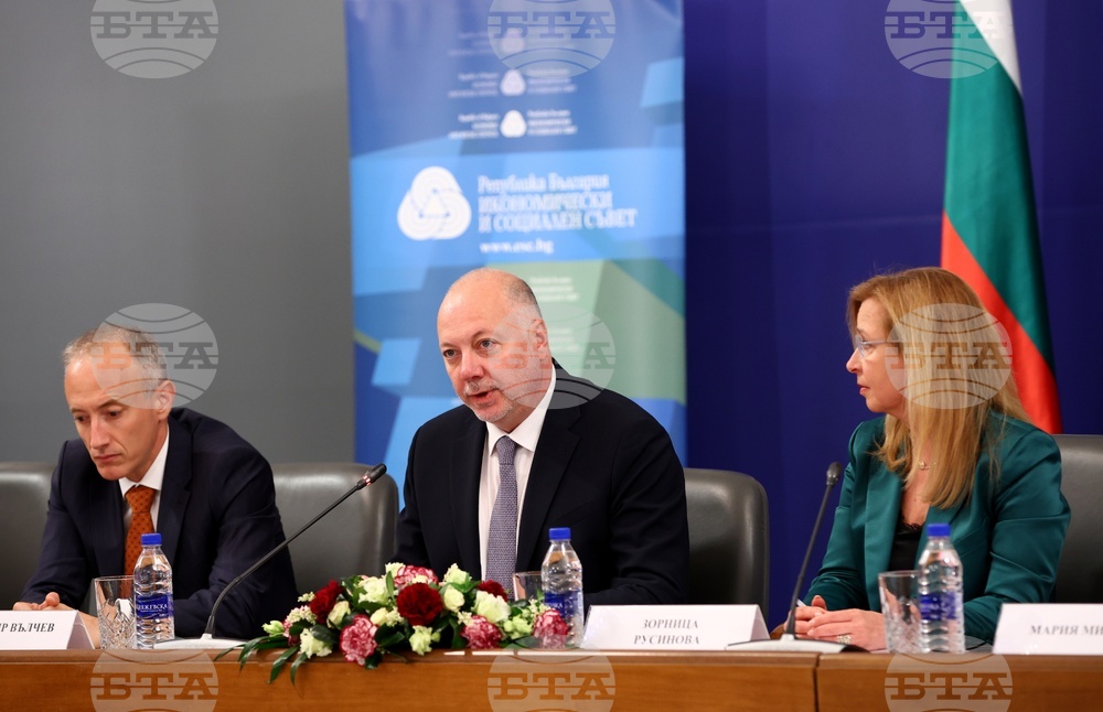 Дискусия на тема „Финансовата грамотност като фактор за инвестиции, доходи и еврозона"