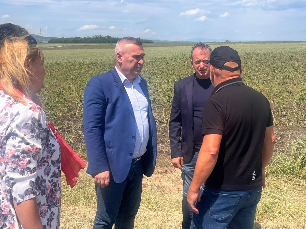 Министър Тахов: Осигурени са средства за компенсиране на щетите от градушки