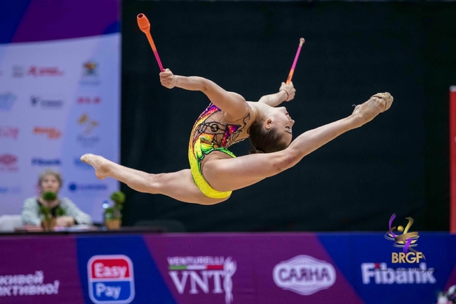 Старозагорската гимнастичка Яница Динева е държавна шампионка на бухалки в категория „Елит“