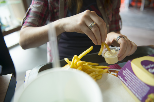 Белга: Белгия ограничава рекламата на вредни храни към деца