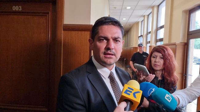 Очаквам по-голямо разединение в алианса на Доган от утре, заяви лидерът на МЕЧ Радостин Василев