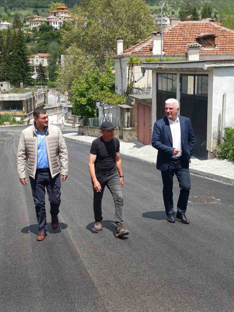 Продължава изпълнението на планирани инфраструктурни проекти в община Чепеларе