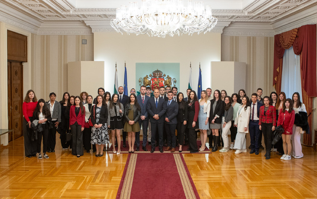 Президентът Румен Радев се срещна днес със студенти от Студентския дипломатически клуб към Софийския университет „Св. Климент Охридски“