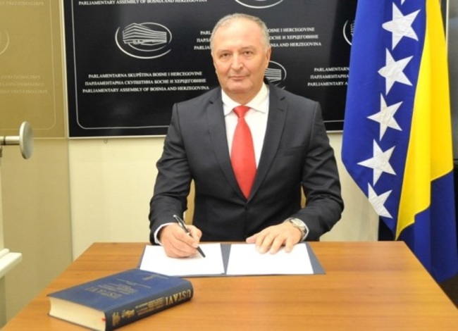 Министърът на отбраната на Босна и Херцеговина призова Хърватия и Черна гора да помогнат за присъединяването ѝ към НАТО