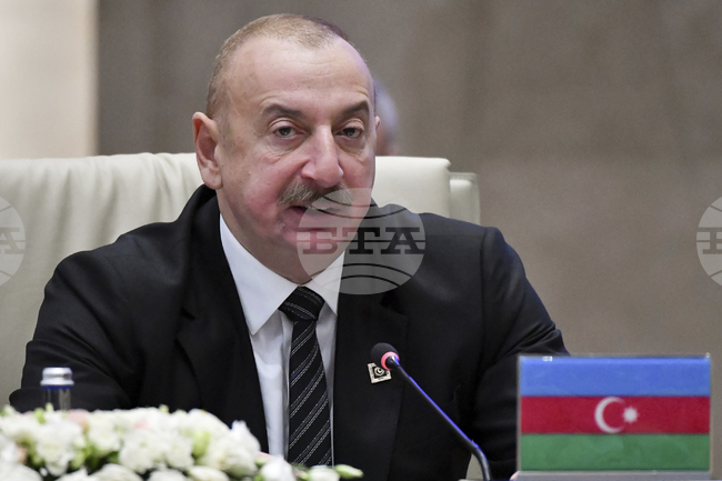 Президентът на Азербайджан поиска Русия да признае публично, че миналата година е свалила случайно азербайджански пътнически самолет
