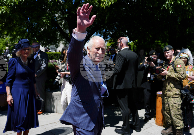 Крал Чарлз Трети беше освиркан от протестиращ заради връзките на принц Андрю със скандалния финансист Джефри Епстийн