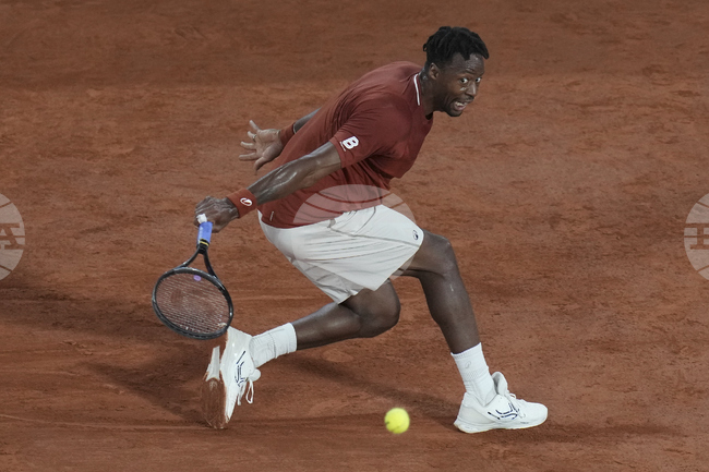 Монфис постигна 40-ата си победа на "Ролан Гарос" след обрат от 0:2 сета срещу Делиен