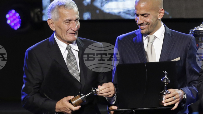 Президентът на Естудиантес Верон и отборът му бяха наказани заради протест