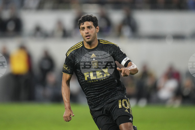 Бившият нападател на Арсенал и Сосиедад Карлос Вела прекрати кариерата си