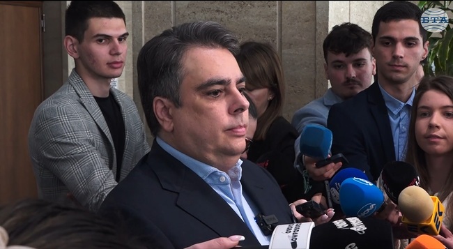 Асен Василев не очаква след приемането на еврото да има скок в потребителските цени, но допусна увеличение на цените на недвижимите имоти