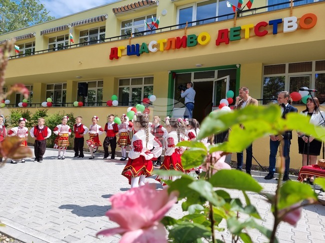 Откриха модернизирана с 2 млн. лева от Плана за възстановяване и устойчивост детска градина в Ямбол