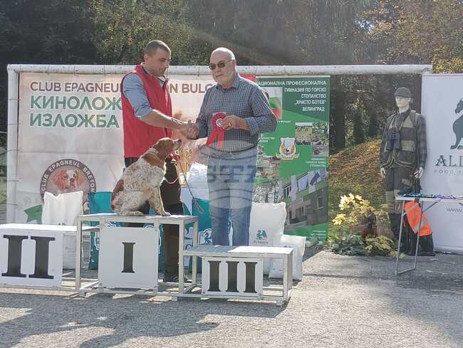 Възможностите за обучението на кучета и техните стопани обсъдиха собственикът на развъдник за кучета Атанас Узунов и ръководството на община Гоце Делчев