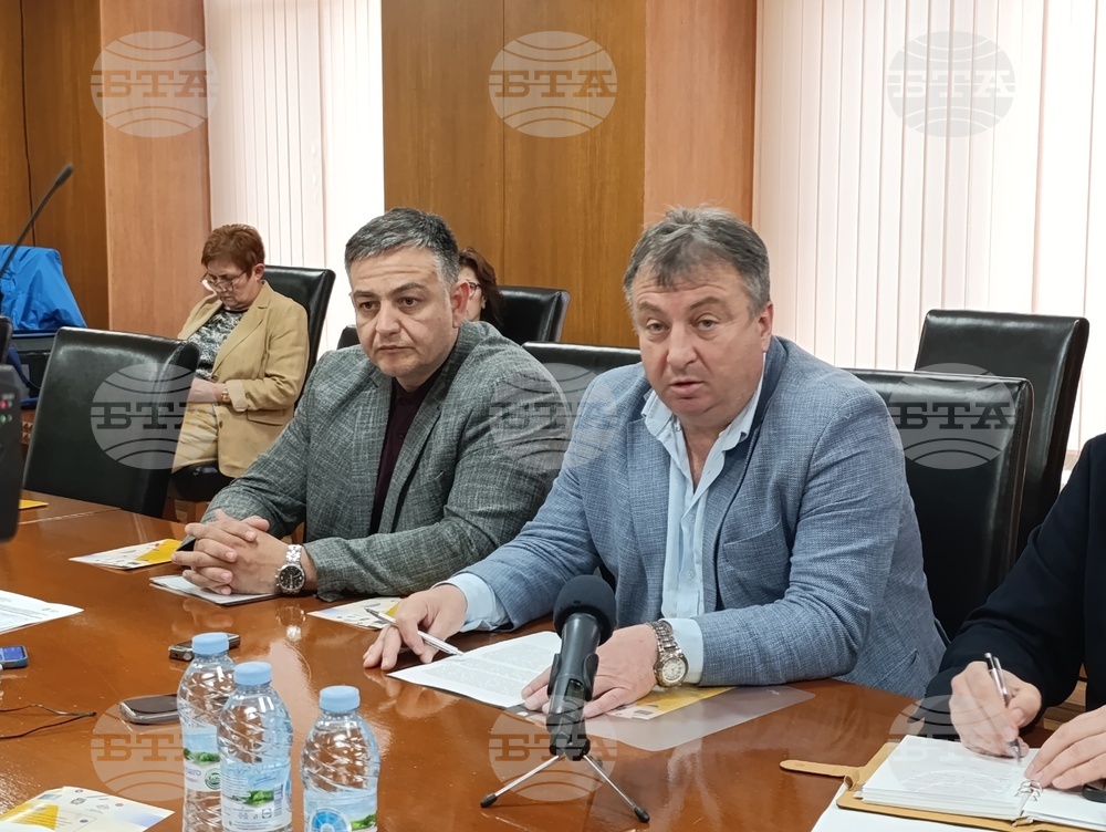 Общините Шумен и Нови пазар подписаха договор за проект с Министерството на околната среда и водите за компостираща инсталация