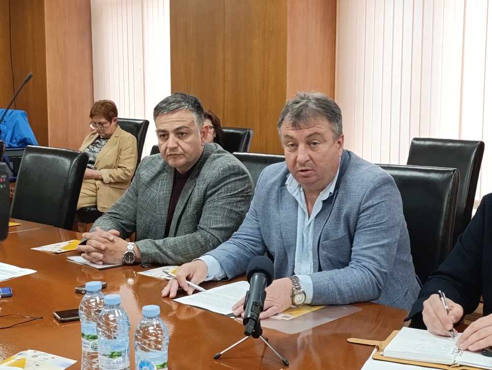 Общините Шумен и Нови пазар подписаха договор за проект с Министерството на околната среда и водите за компостираща инсталация