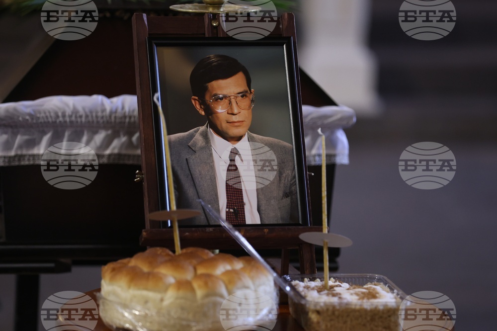 В столичния храм „Света София“ бе отслужено опело за журналиста Красимир Ганев