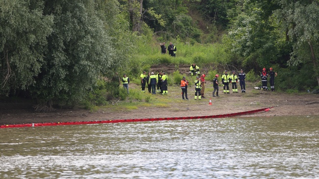 Oil Spill Containment Exercise Takes Place on Danube River near Ruse