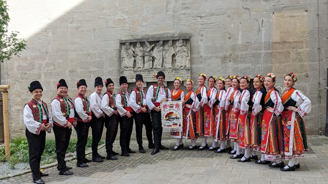 Фолклорен ансамбъл „Лазарка“ в Мюнхен участва в тържества по повод 55-годишнината от Методиевите празници в град Елванген, Германия
