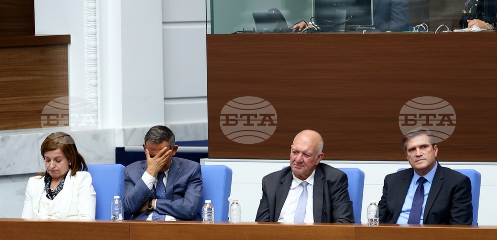 Парламент - Комисия за разкриване на документите и за обявяване на принадлежност на български граждани към Държавна сигурност и разузнавателните служби на Българската народна армия - членове - обсъждане