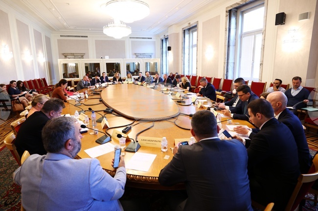 Комисията по енергетика отхвърли ветото на президента върху закона за ВЕИ