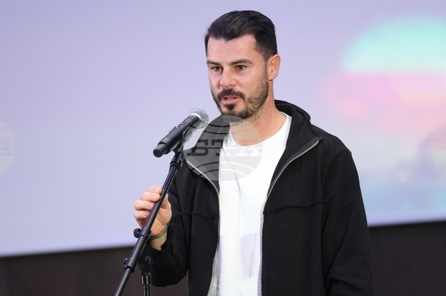 Септември продължи договора на Галин Иванов